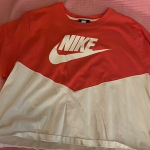 Nike shirt cropped
